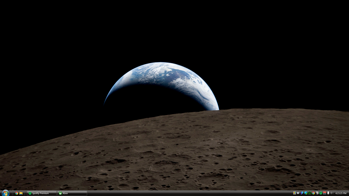 A screenshot of Windows 11 using the RetroBar app to display a classic Windows Taskbar.