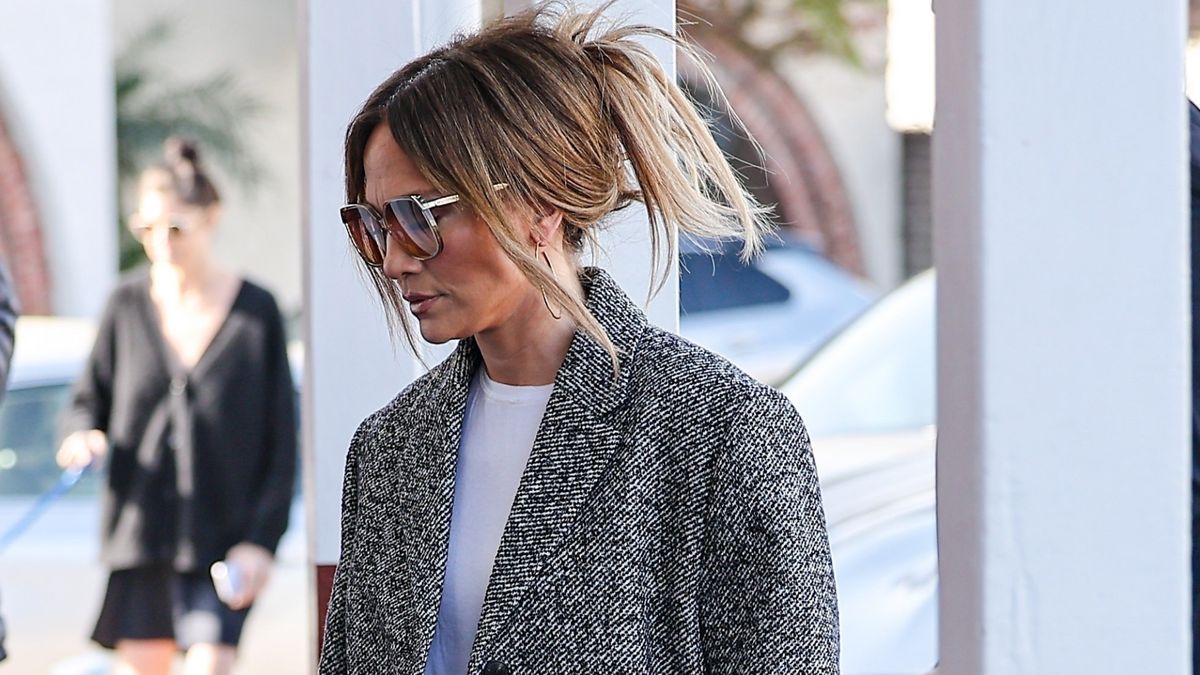 Even Jennifer Lopez’s Cozy Last-Minute Christmas Shopping Outfit Has a Matching Hermès Bag