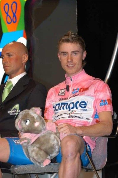 Damiano Cunego with tour mascot.Is it Fatso the Fat-arsed-Wombat?