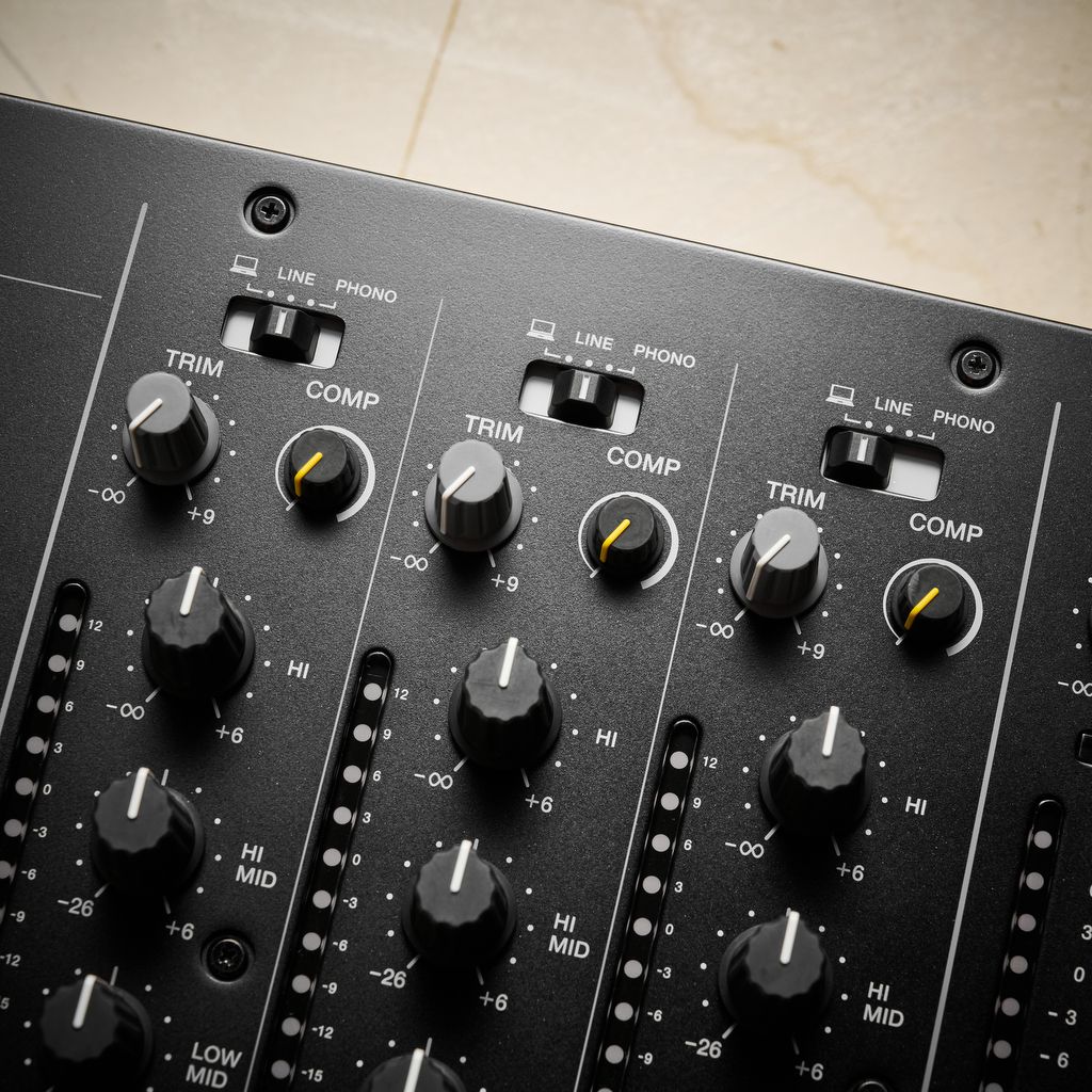 AlphaTheta DJM-V5