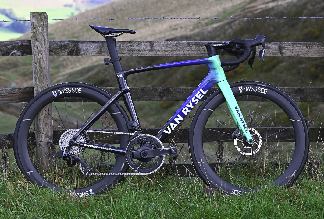 Ezra Bateman's Van Rysel RCR-R Pro