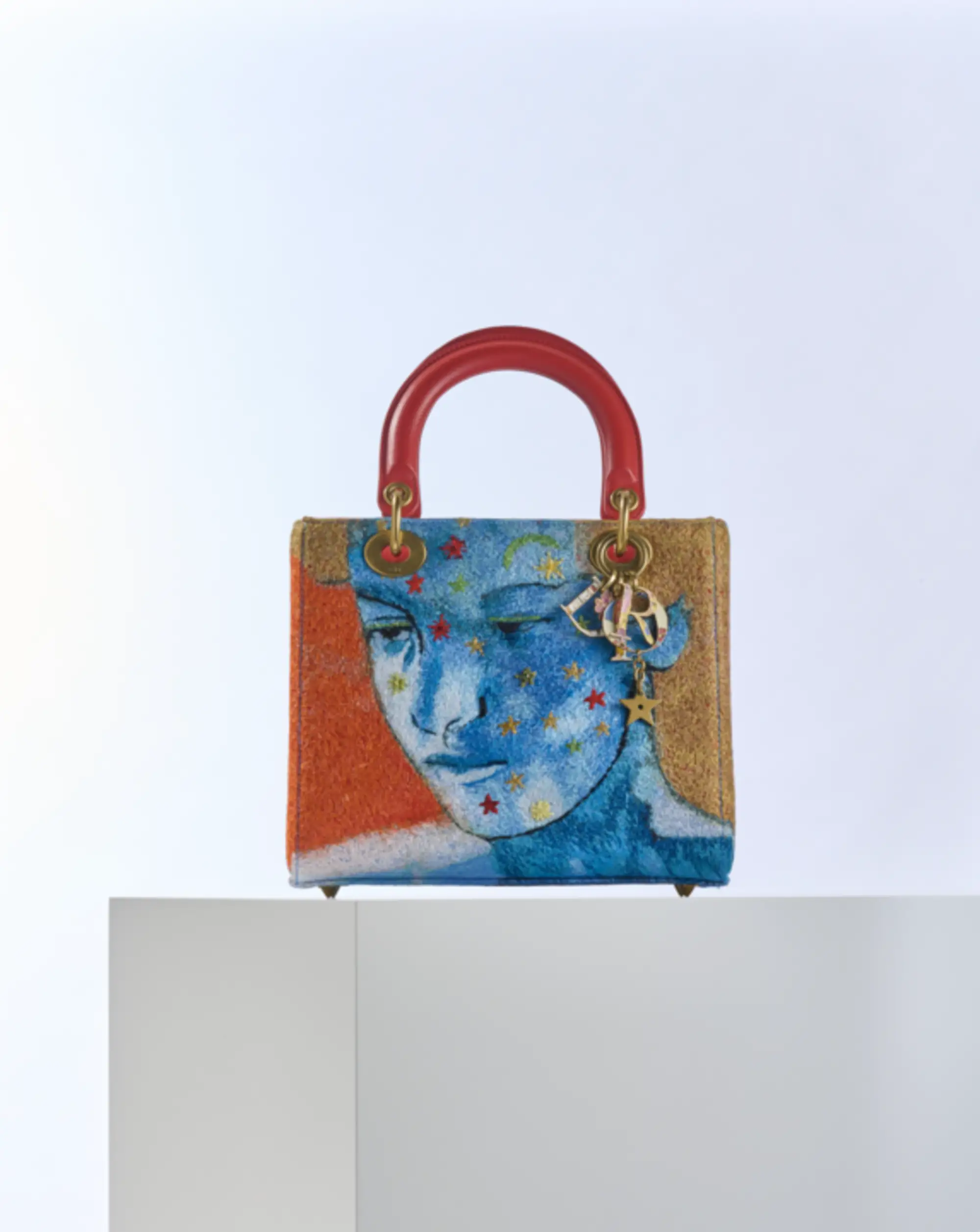 BLE21.fashion_dior_ines_longevial.screenshot_20250