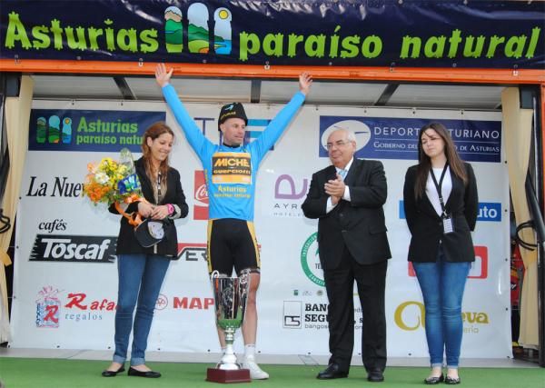 Stefan Schumacher (Miche - Guerciotti) in the Vuelta Asturias leader's jersey.