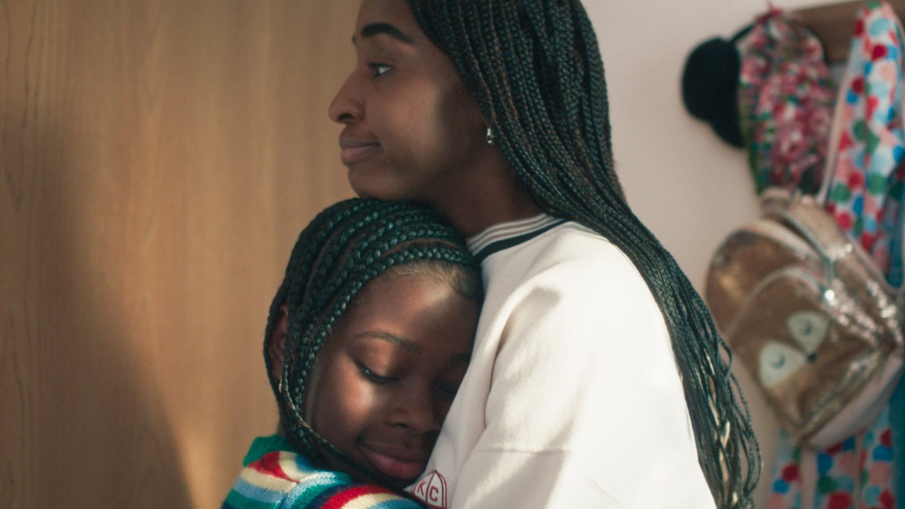 Ayo Edebiri as Sydney hugging Arion King as TJ on The Bear.