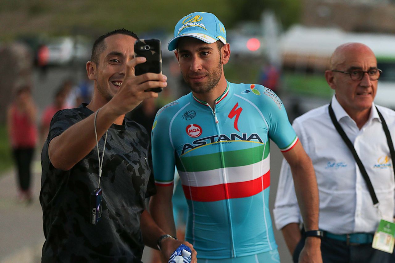 Vincenzo Nibali poses for a selfie with a fan in Argentina.