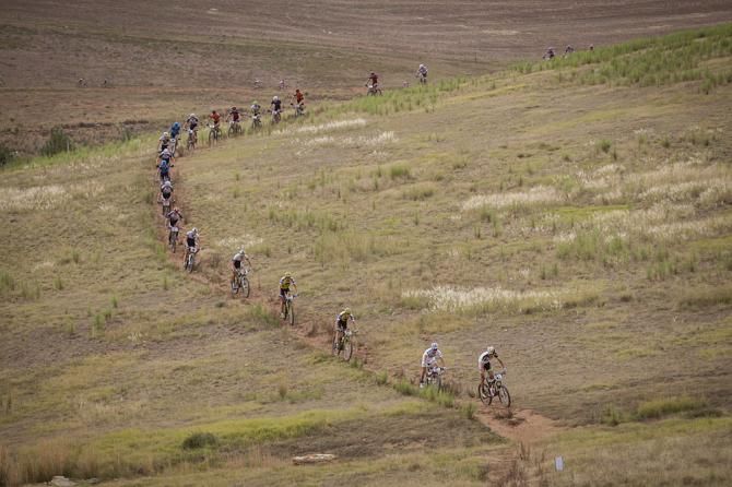 Philip Buys of Scott-Odlo MTB Racing leads the front riders
