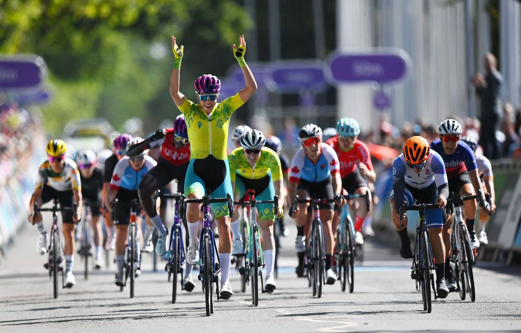 Georgia Baker wins the women's Commonwealth Games road race