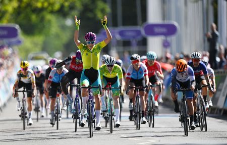 Georgia Baker wins the women's Commonwealth Games road race