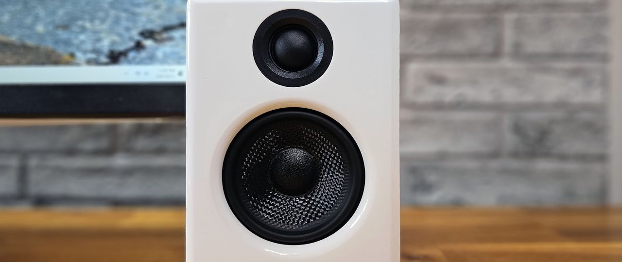 Faceplate of white A2+ speaker.