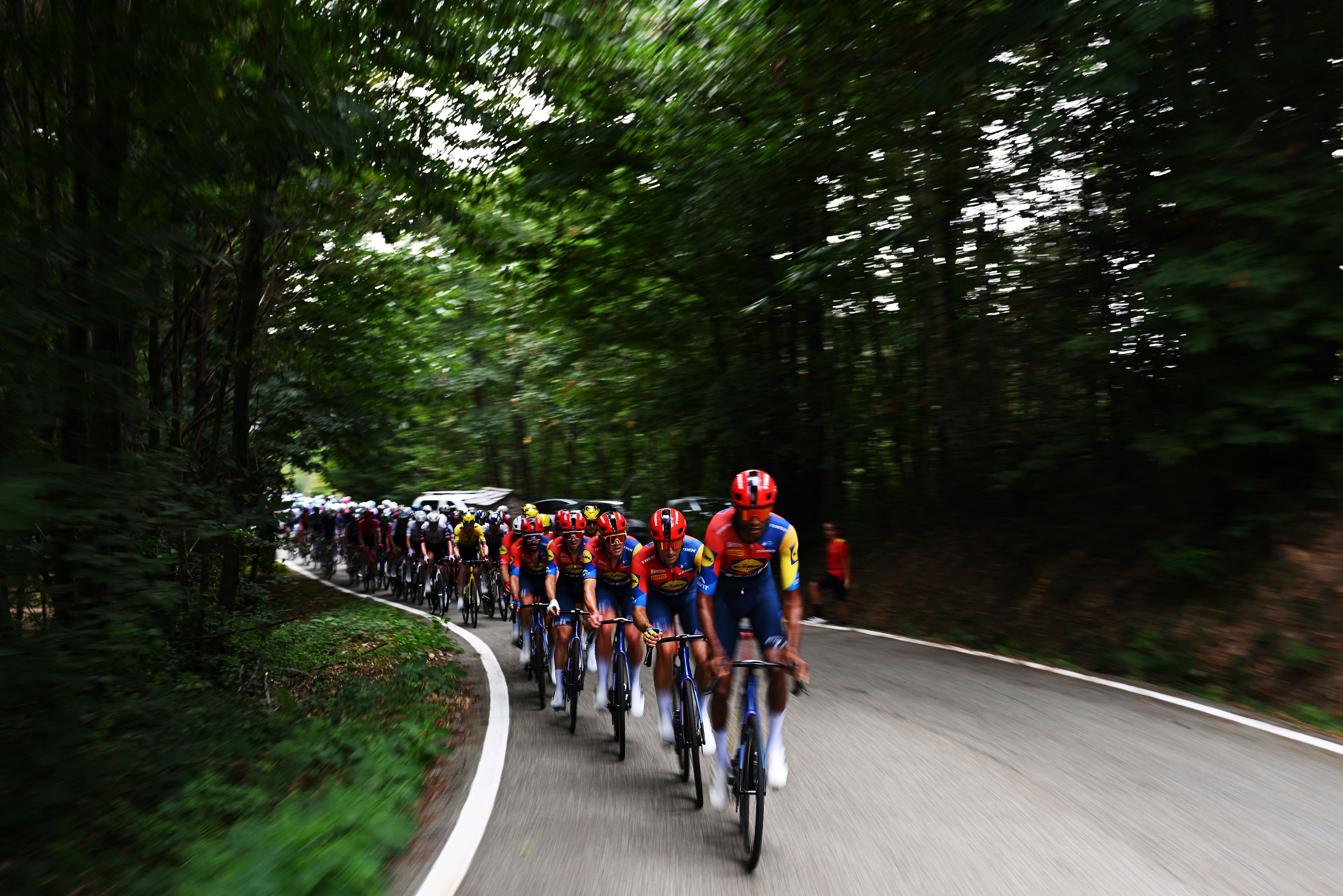 Vuelta a España stage 3: LIVE - Lidl-trek setting rapid pace with Philipsen dropped