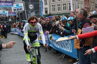 Fans look for autographs from Filippo Pozzato