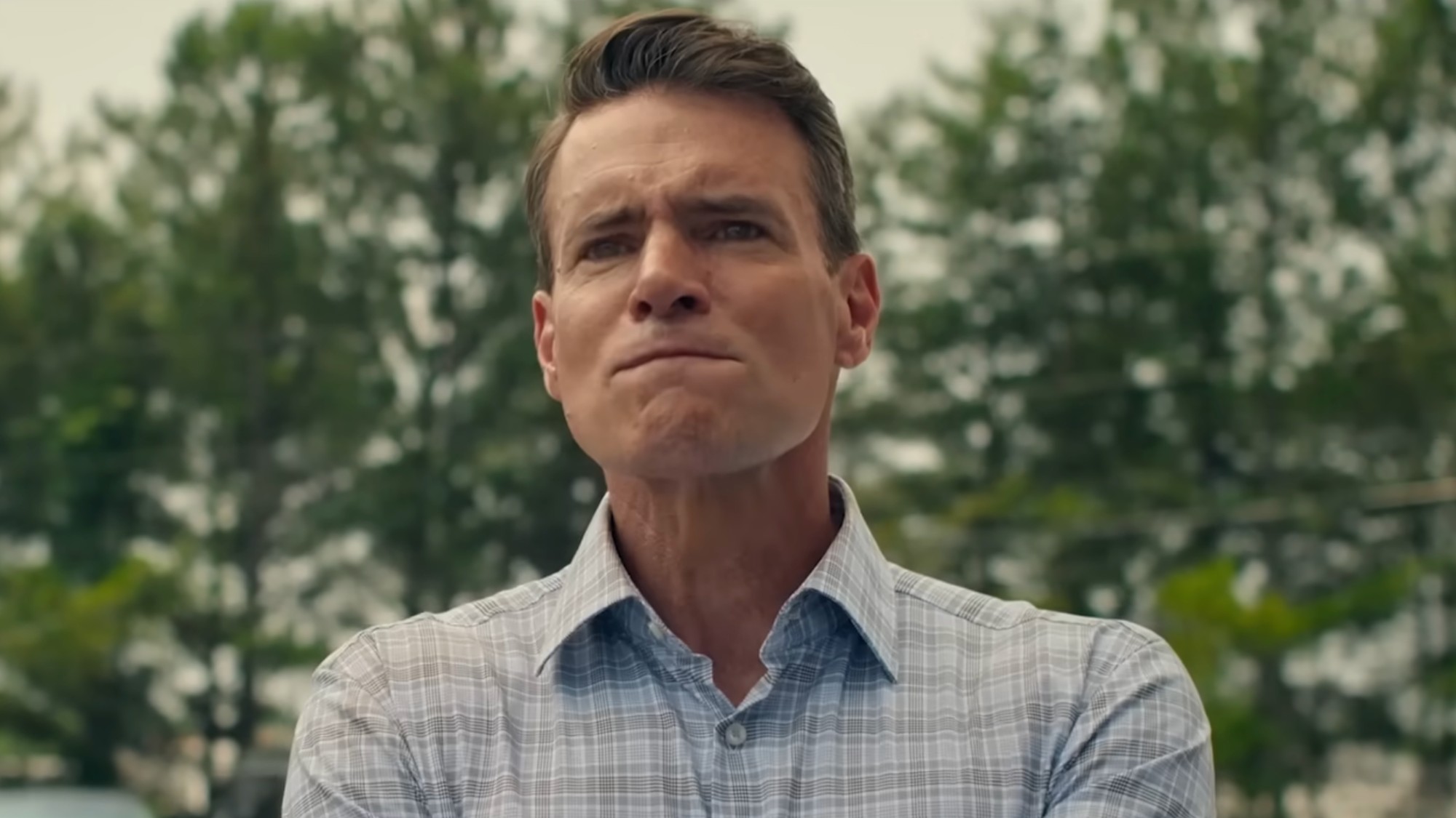 Scott Foley's Malcolm watching his kids go off to school.