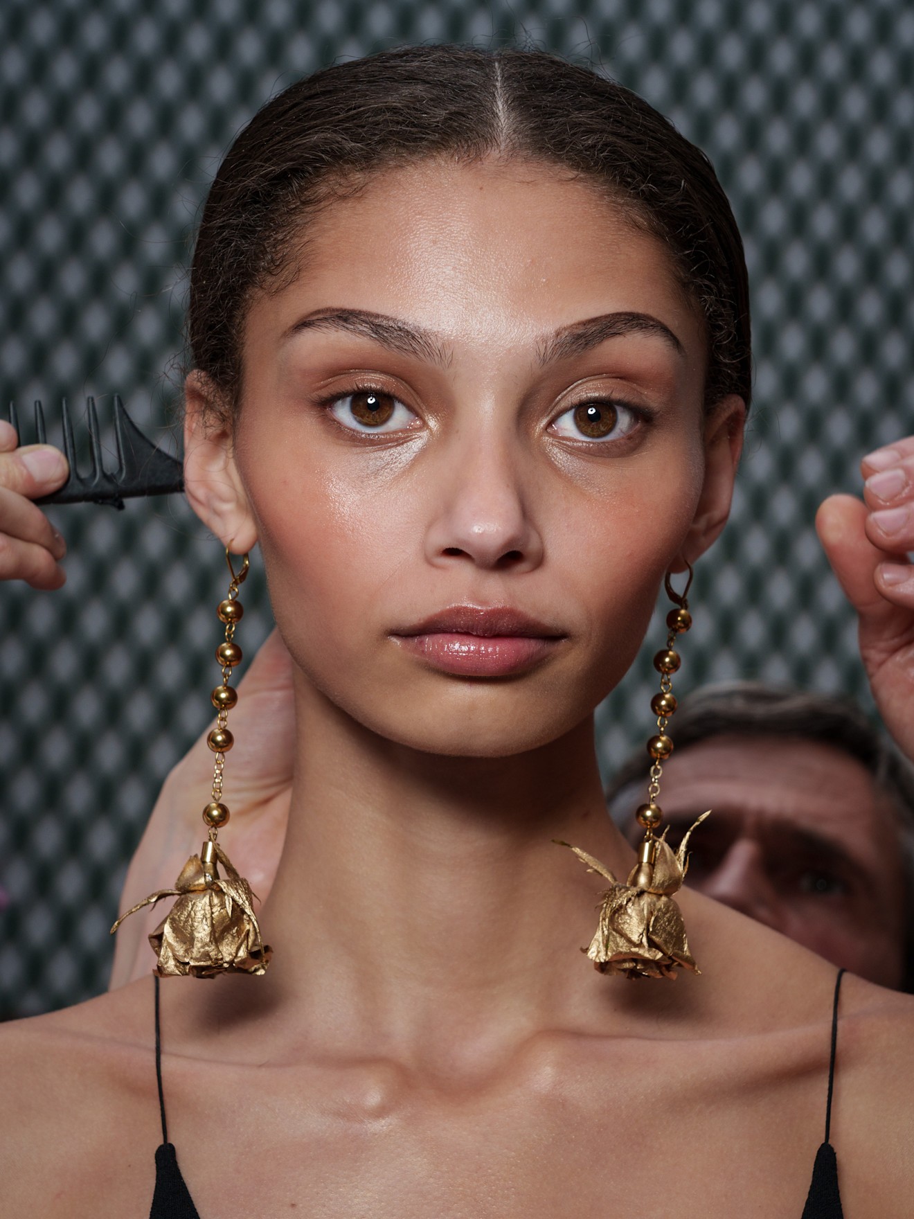 A model wearing a glossy eye New Years Eve makeup look.