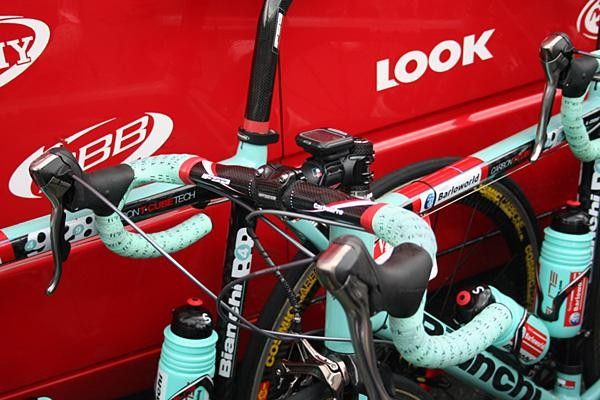FSA bars are in abundance and the aluminium core of this Carbon Pro model should provide the damage tolerance that most pros look for.