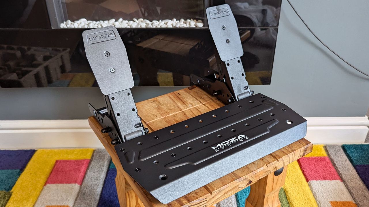 MOZA R3 Racing Wheel and Pedals