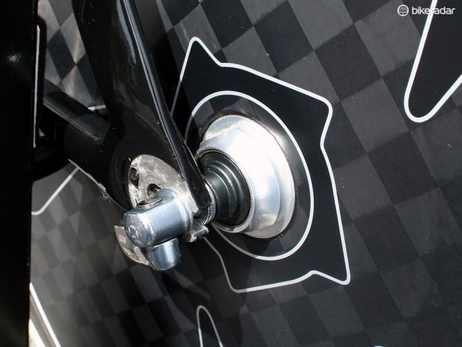 A standard Dura-Ace skewer on the rear of Wiggins' machine