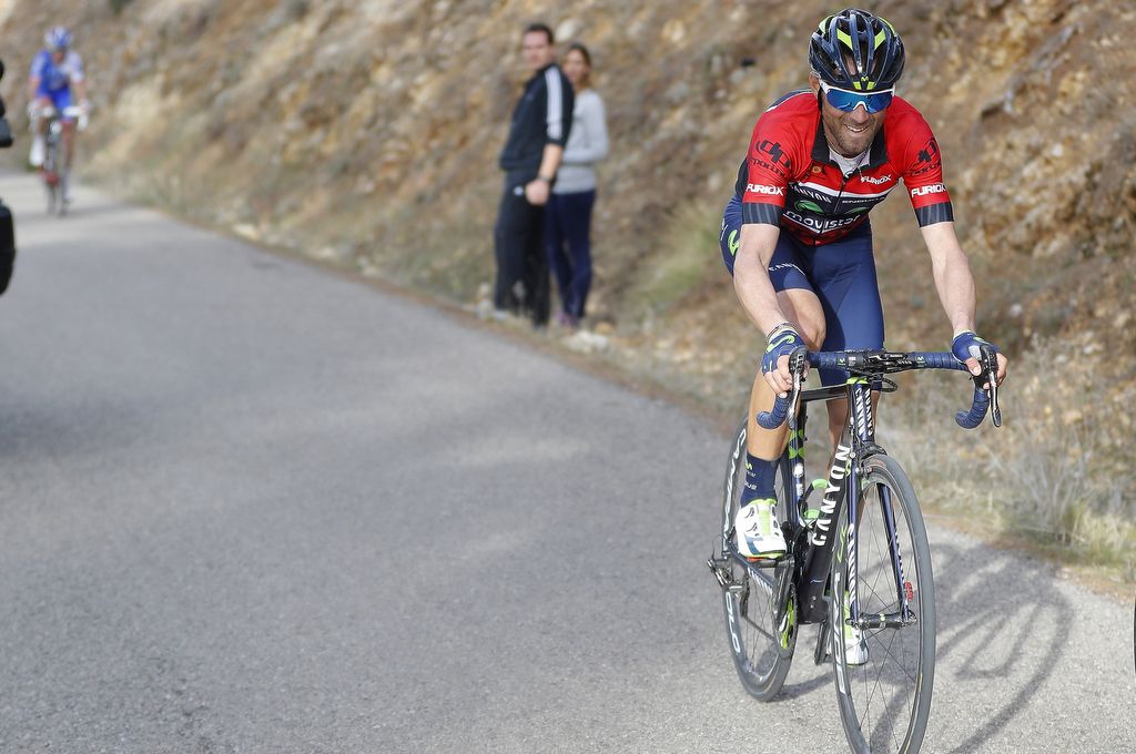 Alejandro Valverde (Movistar) fights to keep his leader's jersey