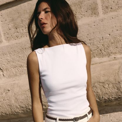 Zara model wearing zara white Rib T-Shirt in front of beige brick wall 