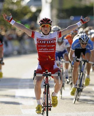 Samuel Dumoulin (Cofidis, le Credit en Ligne) sprints to victory in stage six, heading a 1-2 finish for his team.