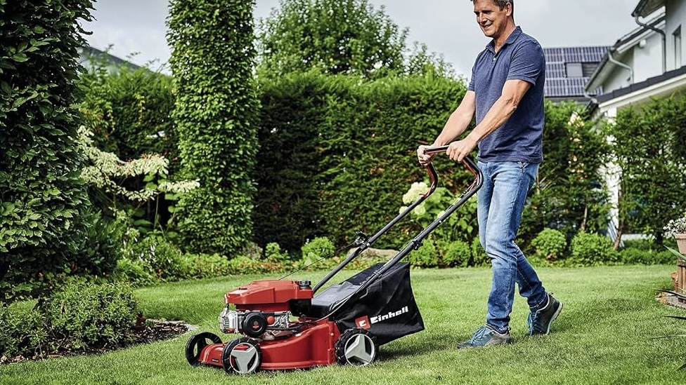 best petrol mower: Einhell GC-PM 40-1 S
