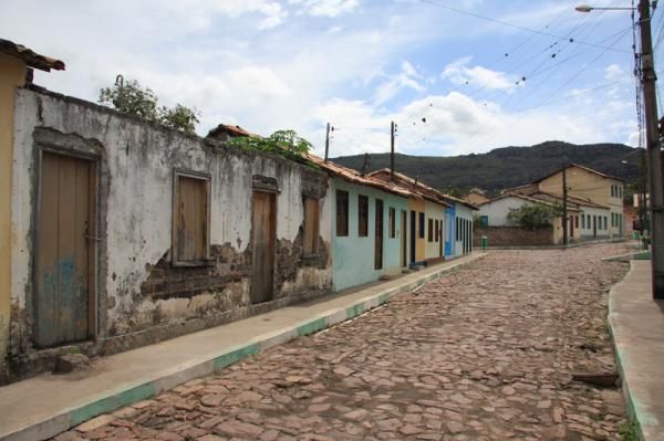 A momentary quiet on the streets of Mucuge.