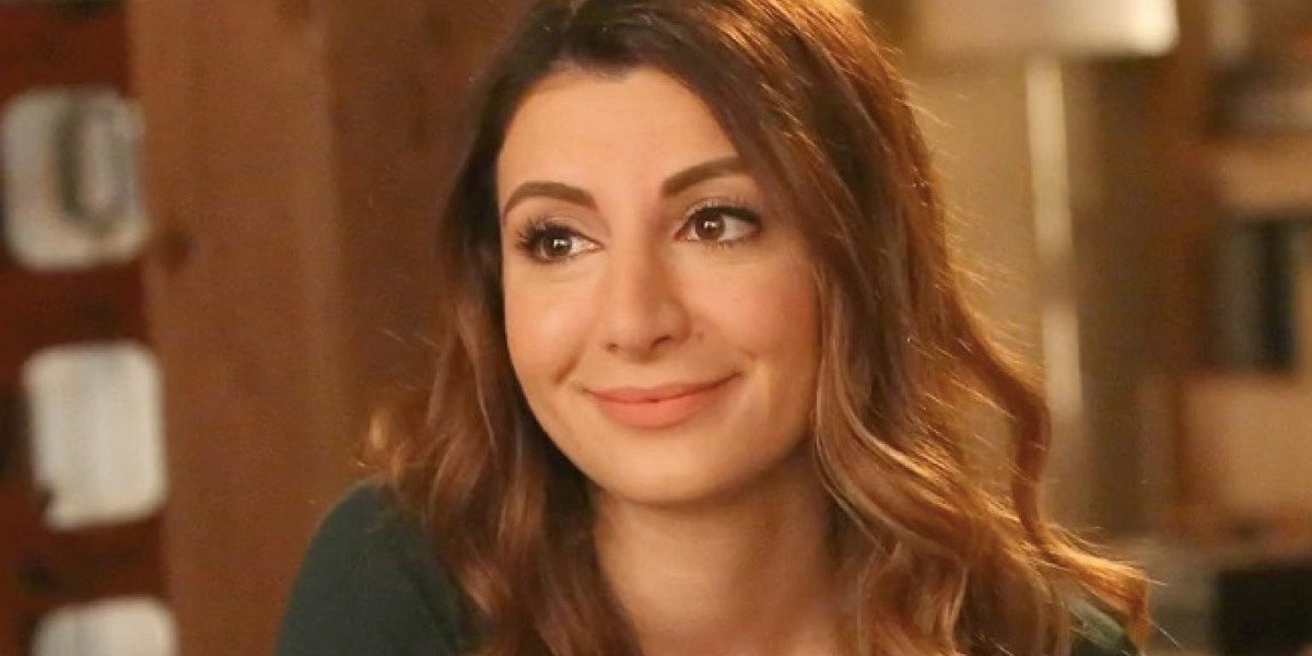 Nasim Pedrad in New Girl