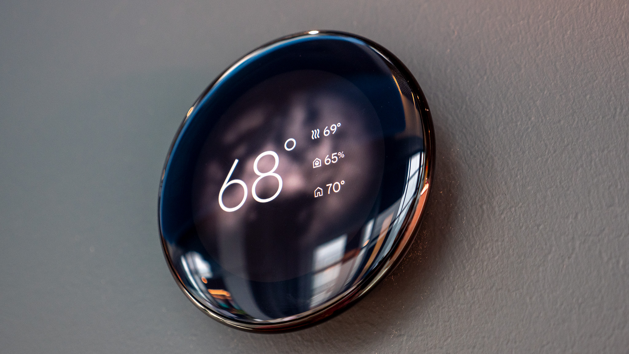 The shiny Google Nest Learning Thermostat (Gen 4)