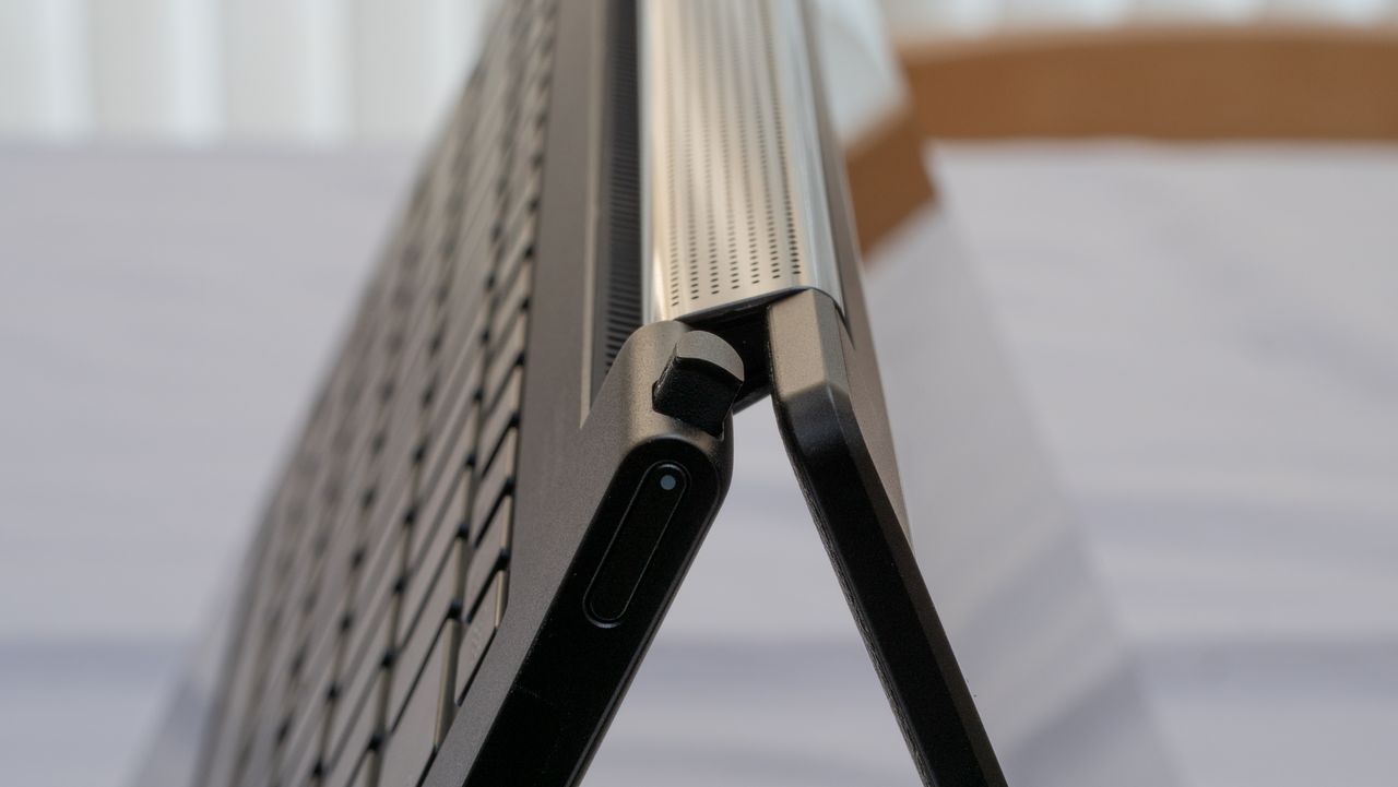 A closeup of the hinge of the Lenovo Yoga 9i 14in (Shadow Black)