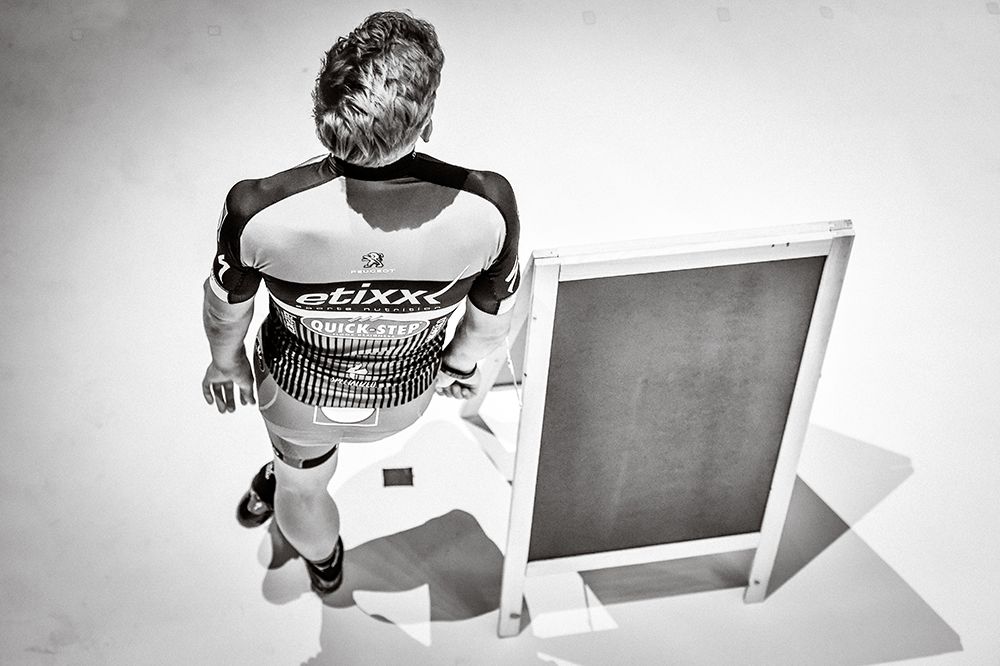 Marcel Kittel stands arond