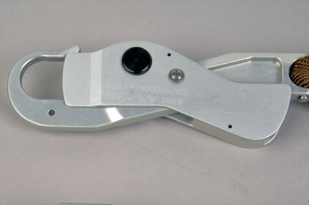 Apollo 'hook-up:' New keychain replicates carabiner used on the moon ...