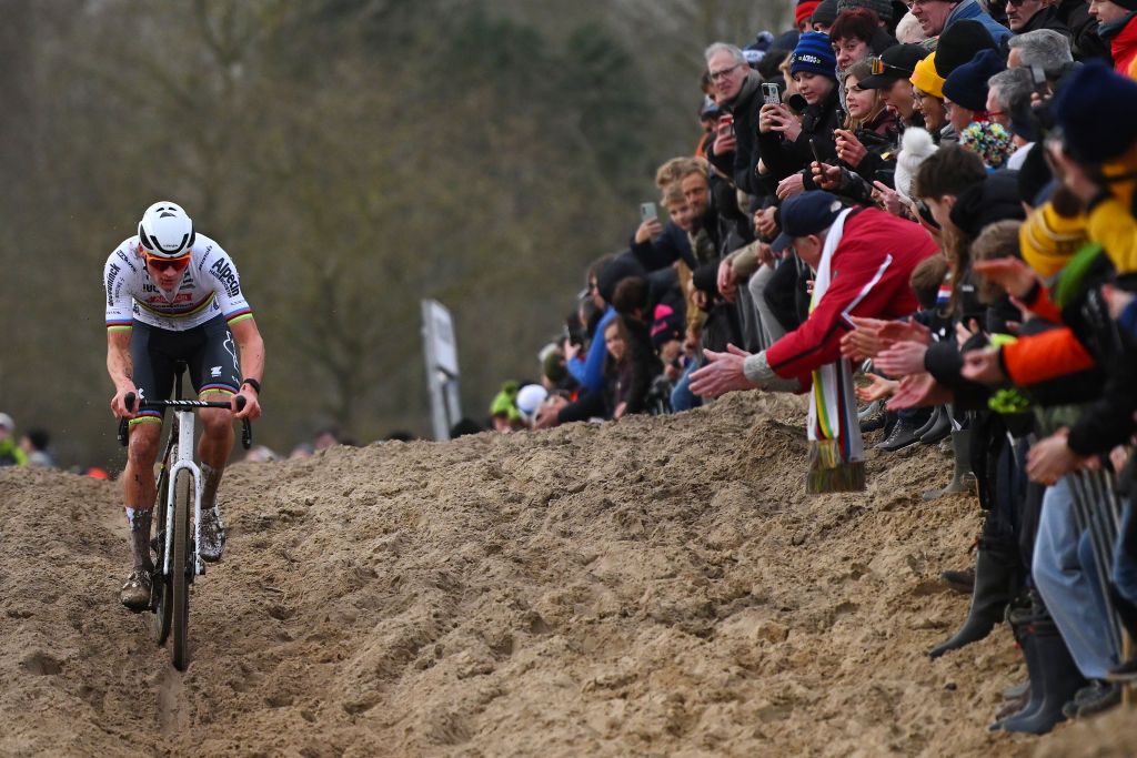 KOKSIJDE BELGIUM JANUARY 04 Mathieu Van Der Poel of The Netherlands and Team AlpecinDeceuninck competes during the 17th X2O Trofee Cyclocross Vlaamse Duinencross Koksijde 2024 Mens Elite on January 04 2024 in Koksijde Belgium Photo by Luc ClaessenGetty Images