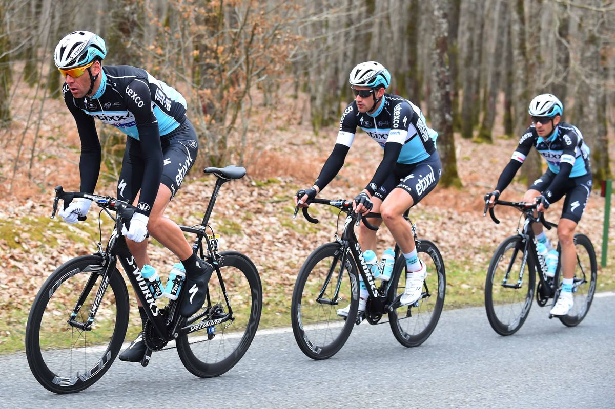 Etixx-Quickstep chases