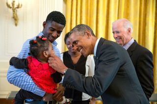 Barack Obama greets a little girl, September 2014