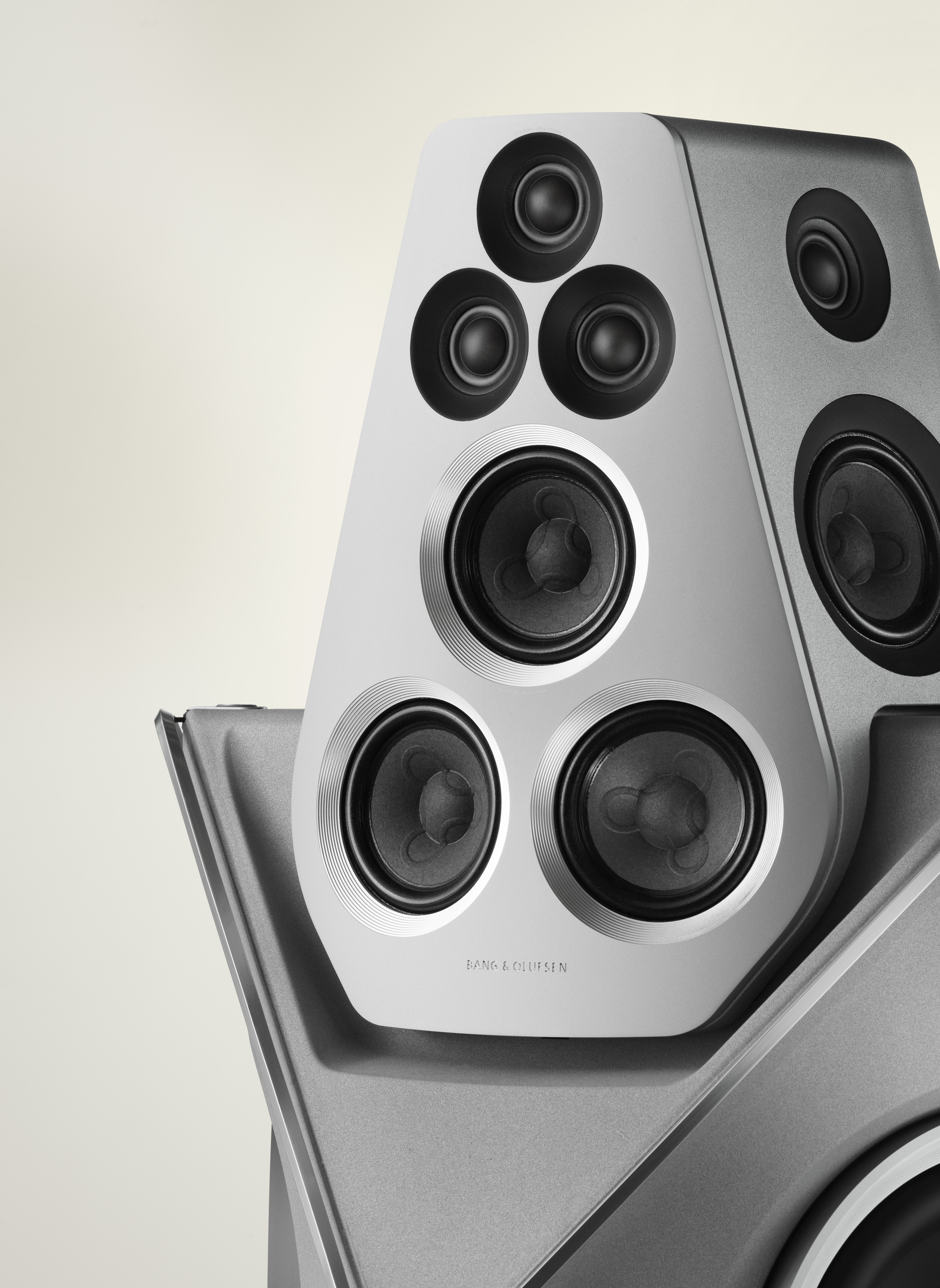 Detail design, Bang &amp;amp; Olufsen Beolab 90 Titan Edition