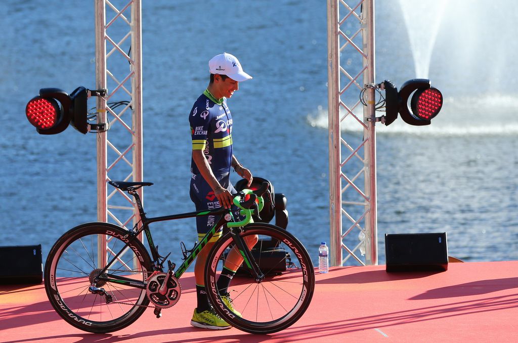 Estaben Chaves leads out Orica-BikeExchange on the stage