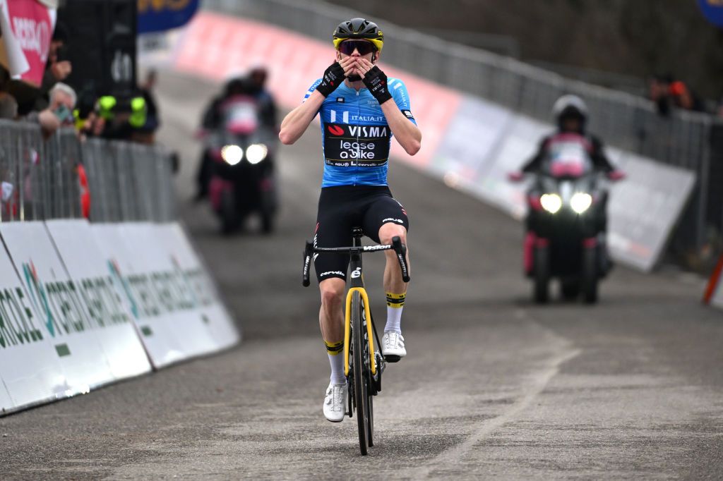 Jonas Vingegaard (Visma-Lease A Bike) makes it two stage victories in a row on stage 6