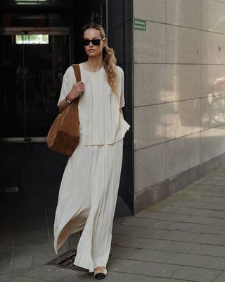 Anouk wearing suede bag