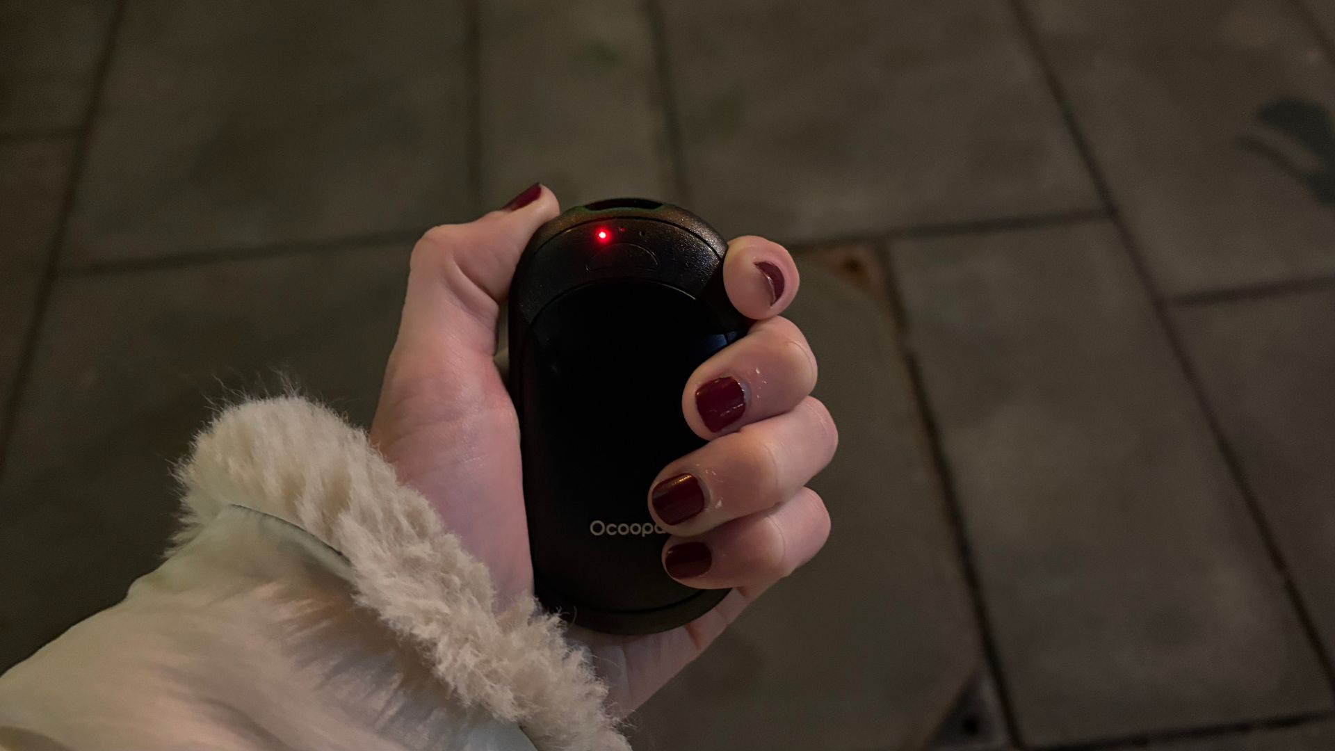 Laura using the Ocoopa UT3 Rechargable Electric Hand Warmers