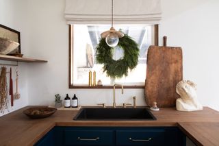 minimal Christmas kitchen by Urbanology Designs