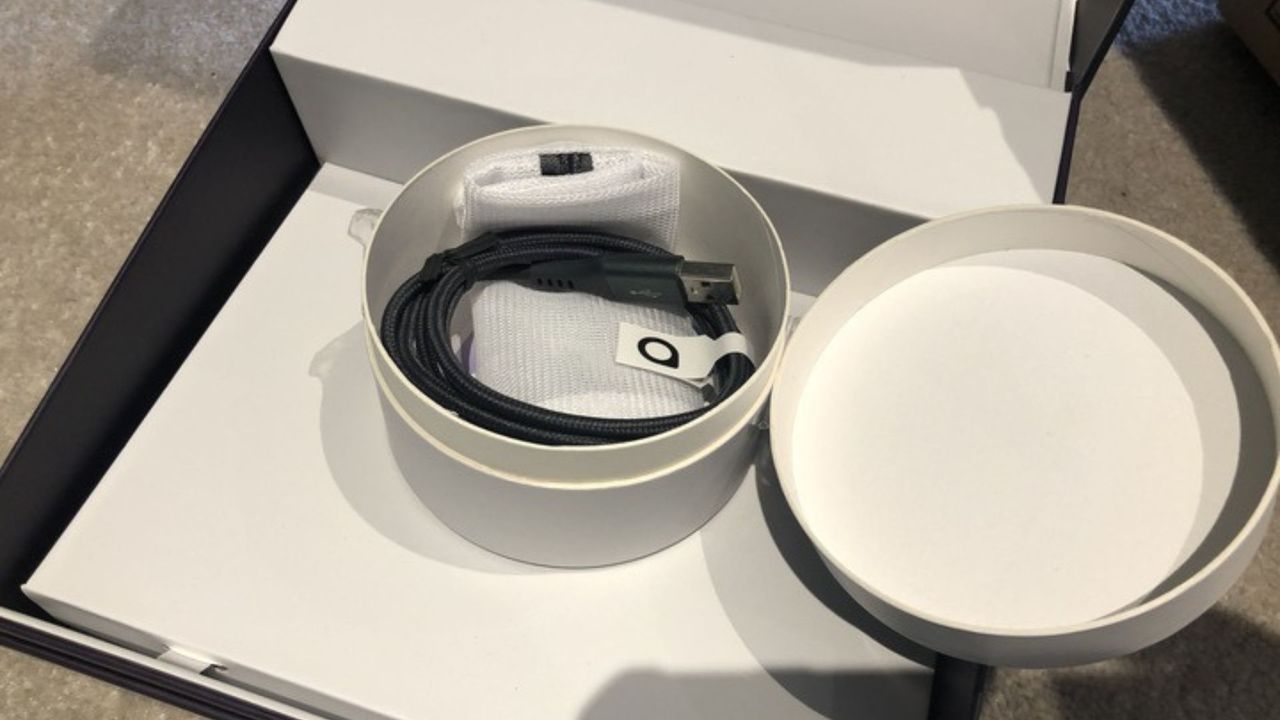 The contents of the Aura Smart Sleep Mask