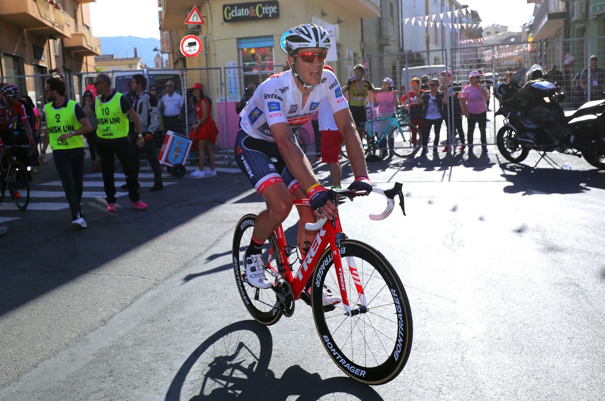 Jasper Stuyven (Trek-Segafredo) had the white jersey on loan