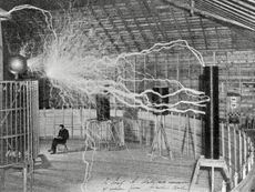 Nikola Tesla produces artificial lightning in his laboratory at Colorado Springs (1899-1900).