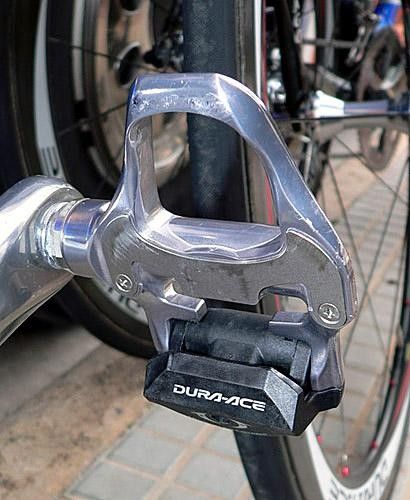 Many Shimano-sponsored teams were sporting the updated version of Shimano's Dura-Ace pedal. The wider body offers better support and the metal plate should wear better than the plastic one.