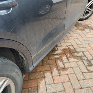 soiled car before pressure washing with Kärcher K5 Power Control