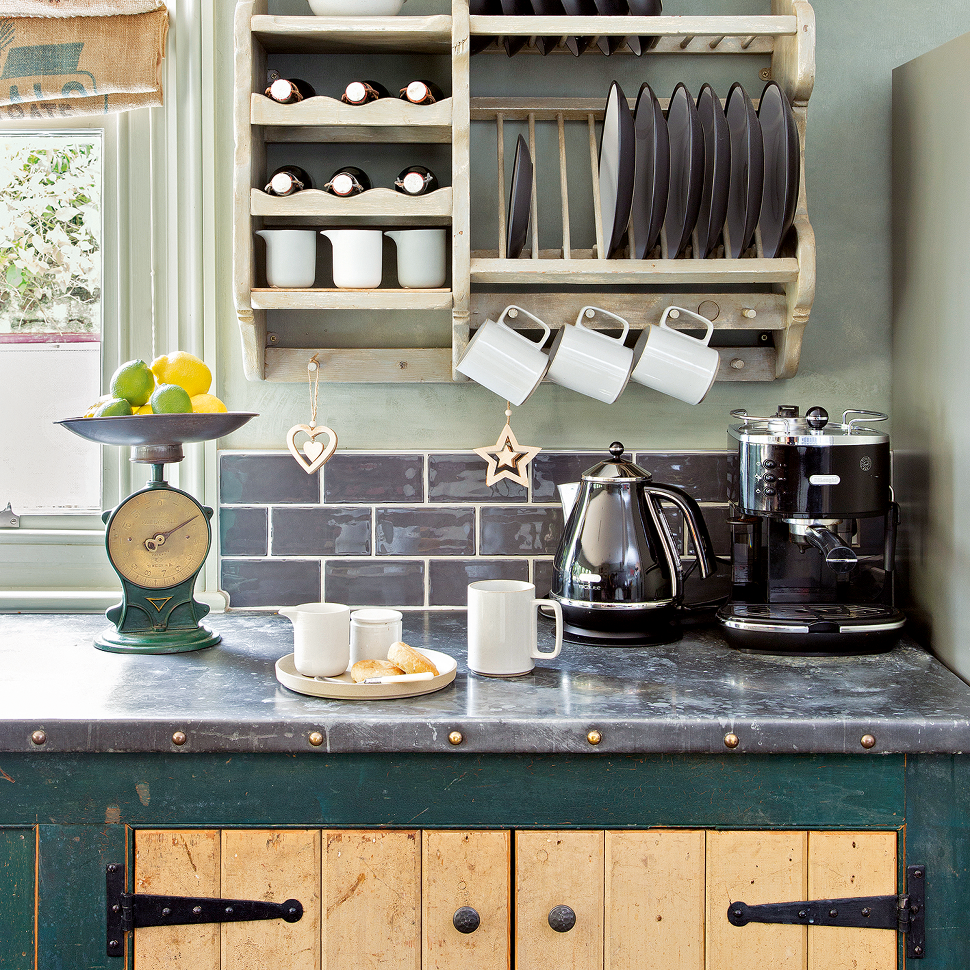 kitchen area with worktop and coffee machine