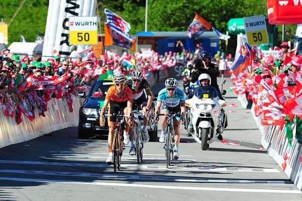 Mikel Nieve (Euskaltel-Euskadi) wins the dash to the line for second place.