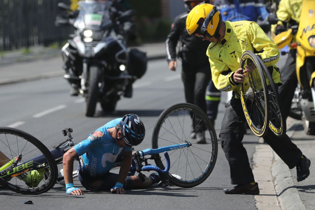 Mikel Landa (Movistar) suffered a crash after hitting a hole while drinking from his bidon