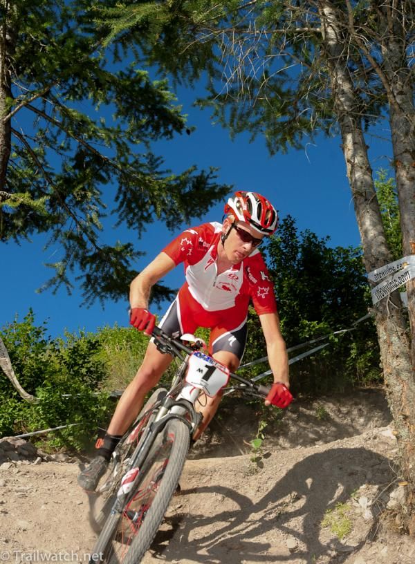 Max Plaxton (Specialized) chases Sam Schultz (Subaru Trek)