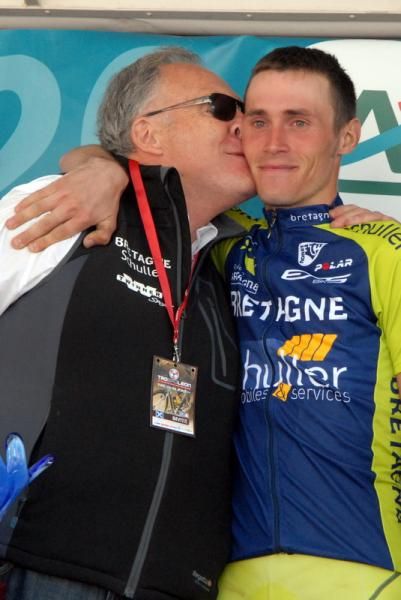 Jo&euml;l Bl&eacute;vin, the boss of Bretagne Schuller, congratulates new Coupe de France leader Florian Vachon