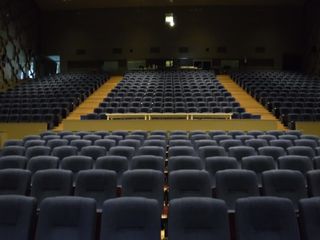 Viduje padarytos nuotraukos būna triukšmingos ir minkštos, o tamsios zonos atrodo blokuotos